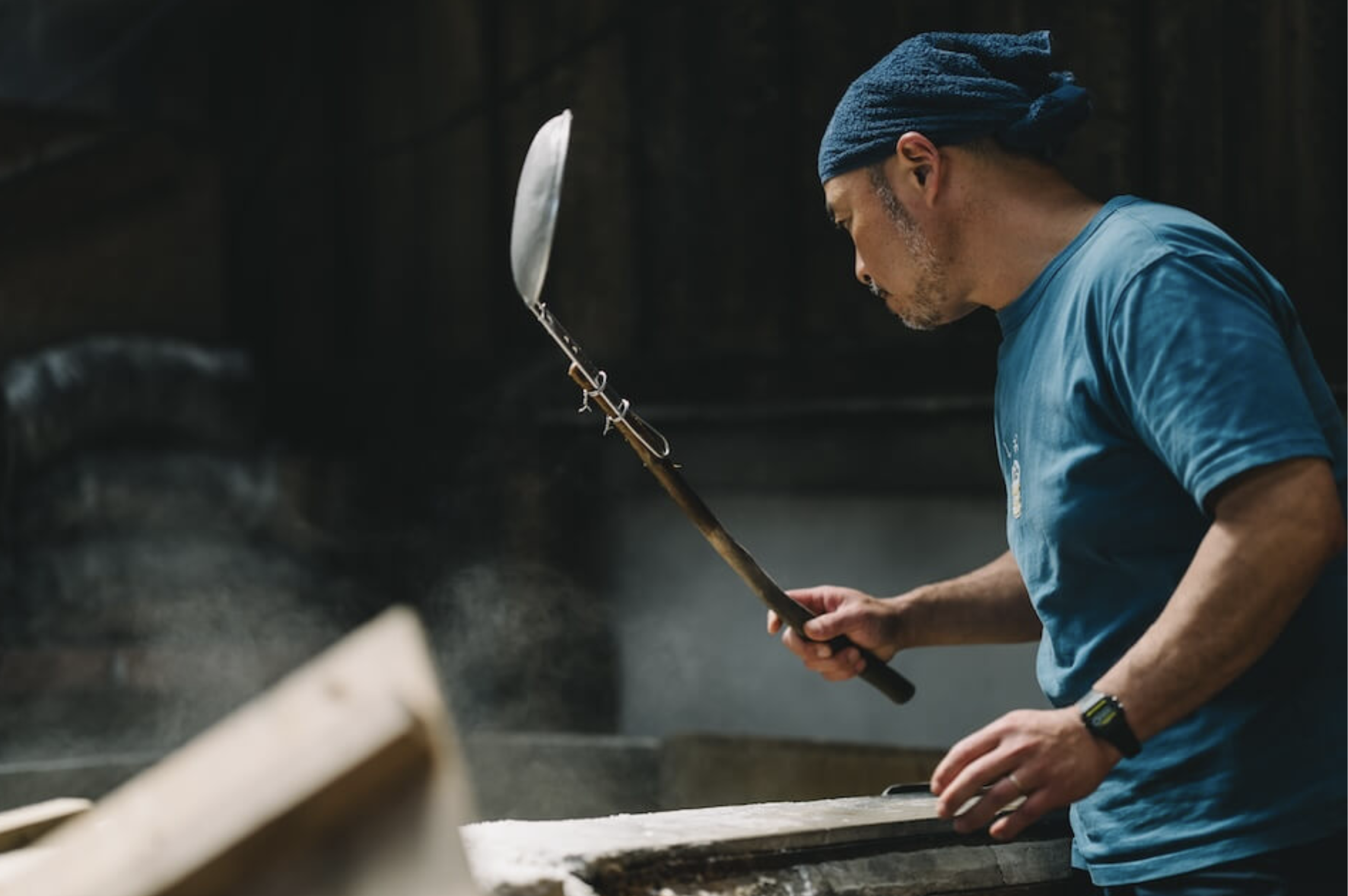 塩釜での製塩作業