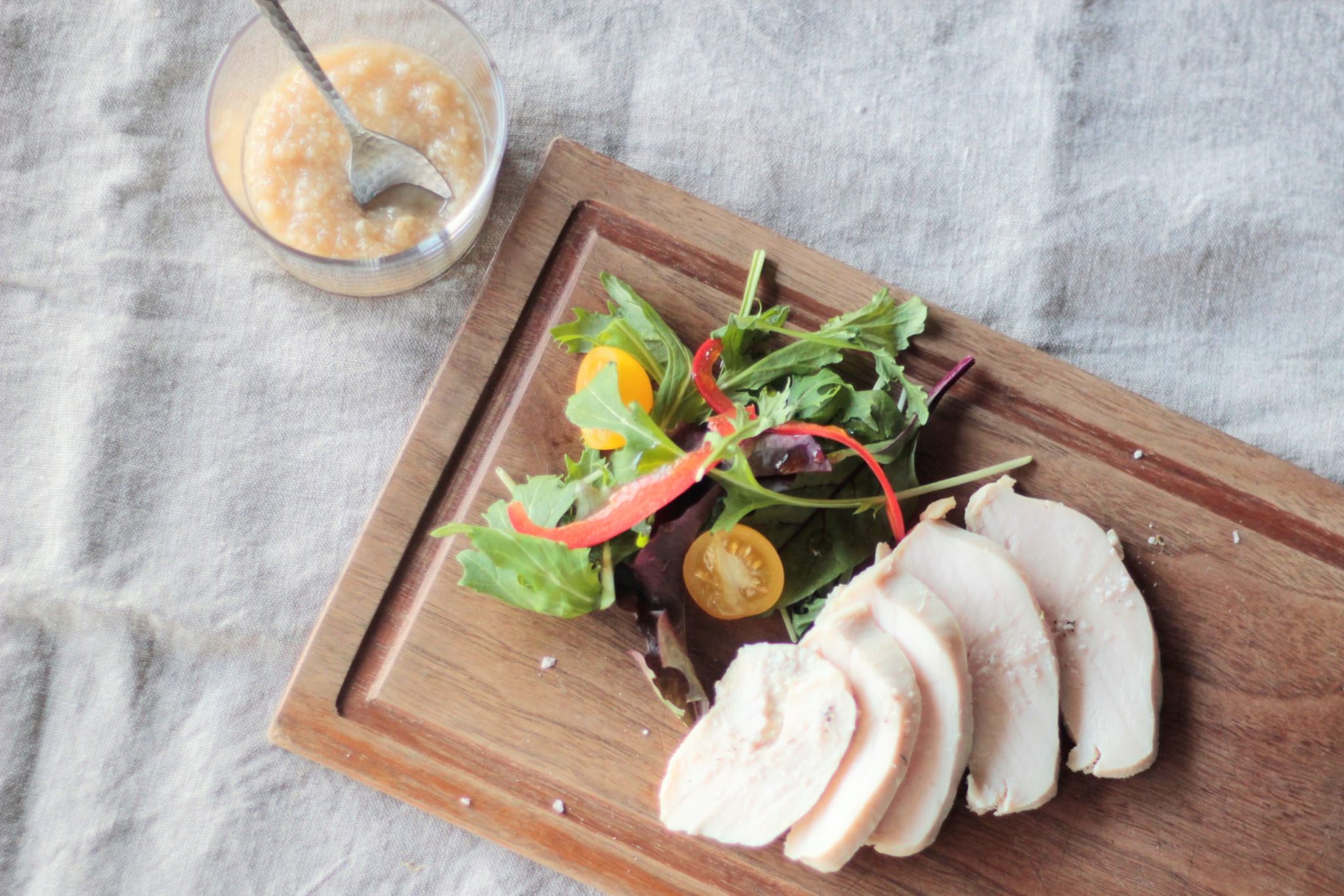 玉ねぎ麹をつかったむね肉のゆで鶏