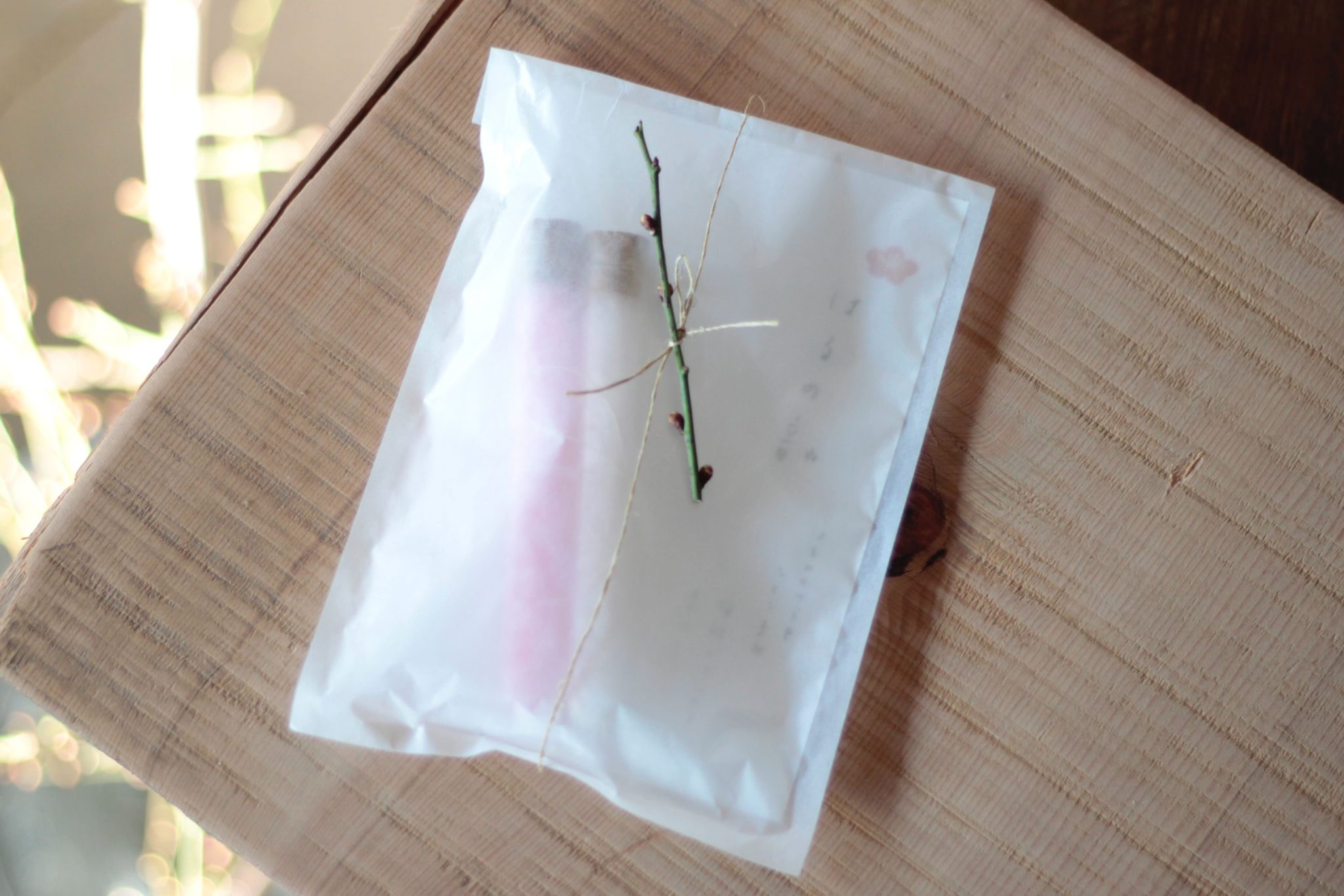 またいちの塩 ひと足早い春を食卓に。紅白の花塩セット「はるの音」