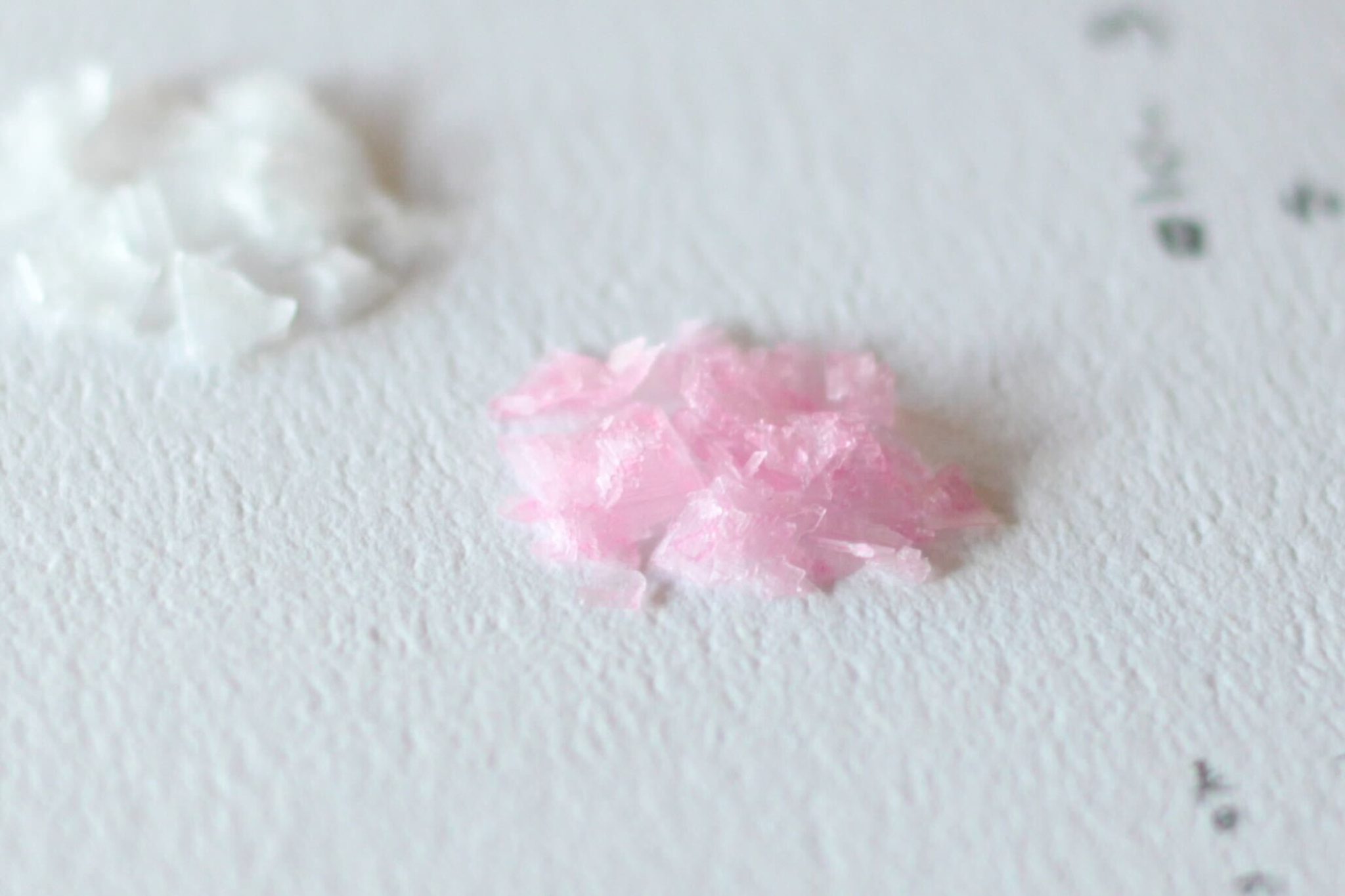 またいちの塩 ひと足早い春を食卓に。紅白の花塩セット「はるの音」